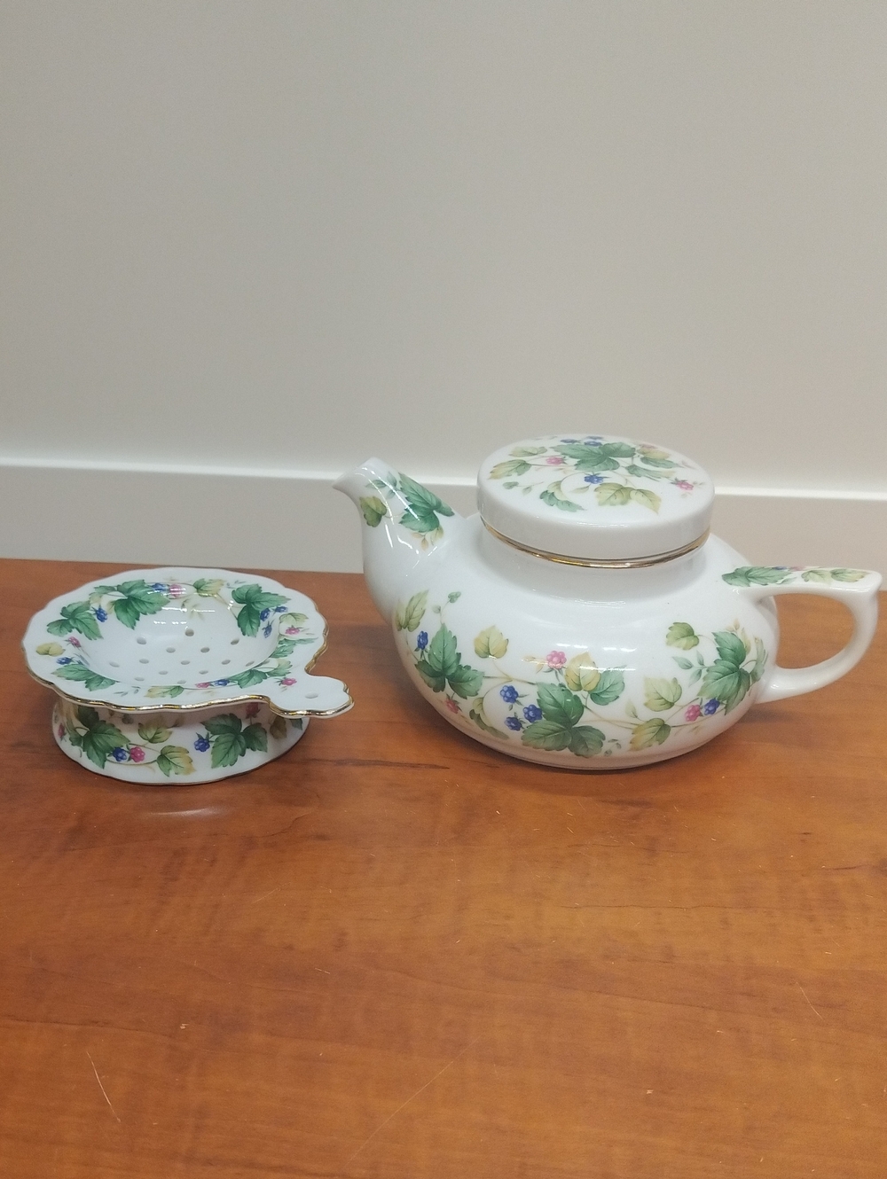 Andrea by Sadek "Vineyard" Teapot & Infuser/Strainer Set. Berry & Vine Pattern.